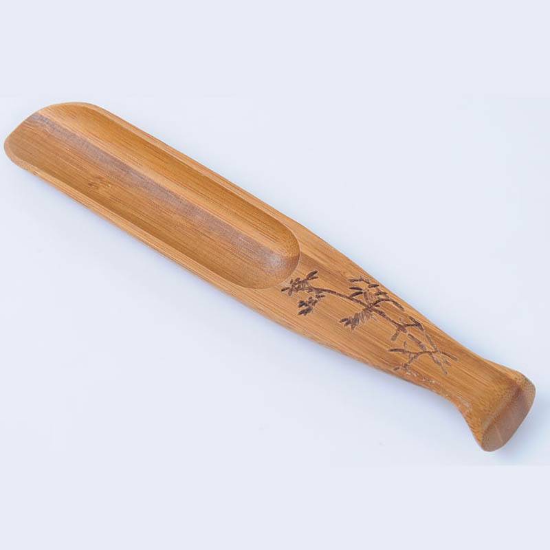 Bamboo fish-shaped tea shovel with natural finish and engraved design.