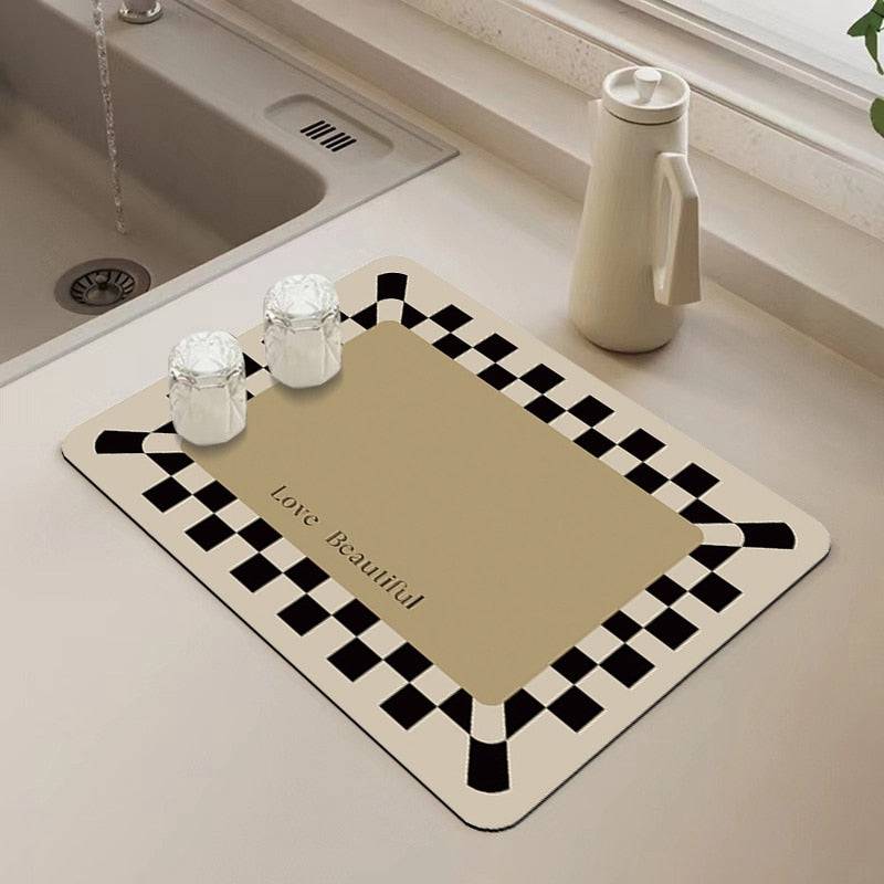 Absorbent kitchen dish drying mat with stylish black and white design, ideal for quick water absorption and drainage.