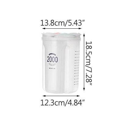 Transparent food storage box with 2000ml capacity, dimensions 13.8cm x 18.5cm x 12.3cm, moisture-proof and sealed can design.