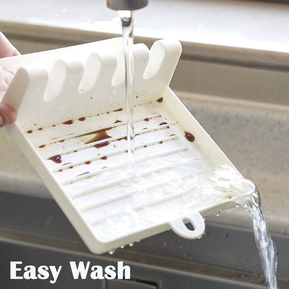 White plastic spoon holder for kitchen utensils, easy to wash under running water.