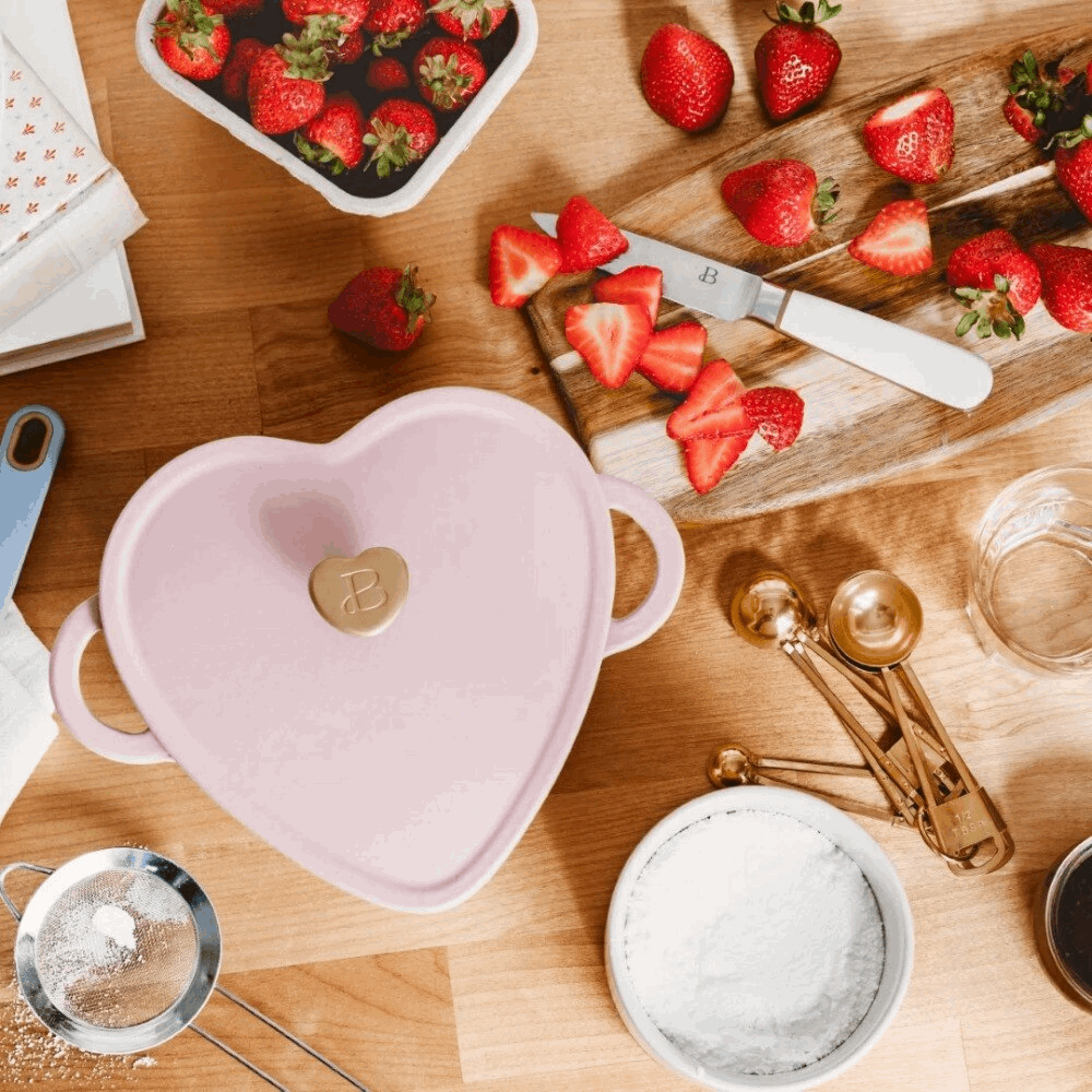 2QT Cast Iron Heart Dutch Oven, Pink Champagne - Culinarywellbeing