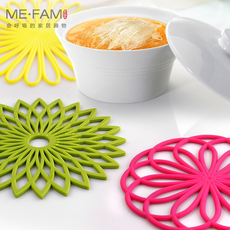 Colorful silicone trivet mat set with geometric flower woven design, durable and heat-resistant for kitchen use.